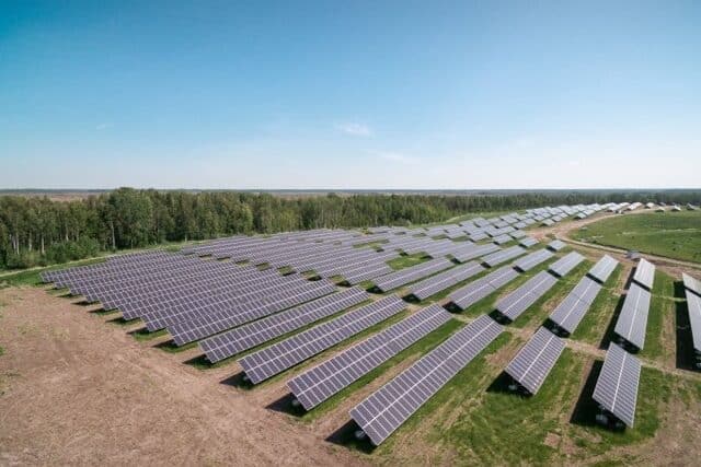 Elenger rajas oma Pärnu päikeseparkide kompleksi endise Rääma prügila alale.