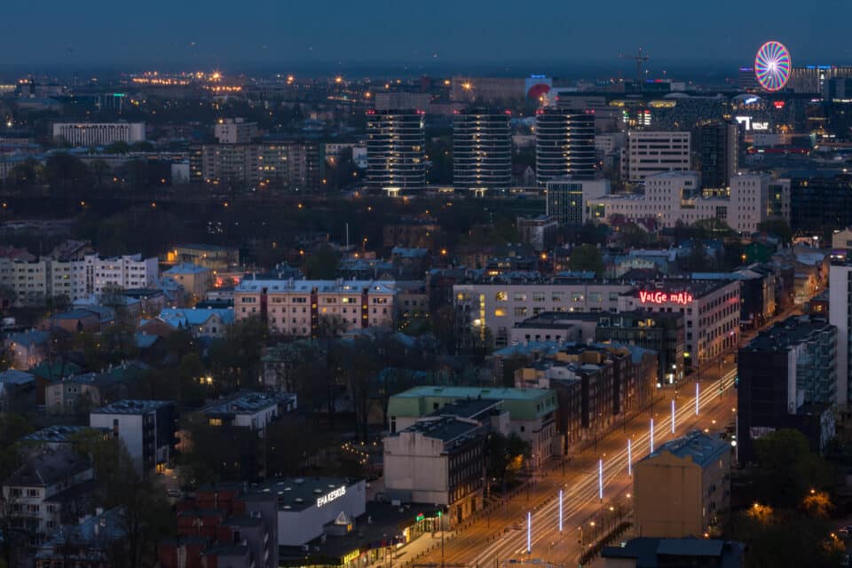 Tallinn on üks esimesi linnu, kus Targa Linna Tippkeskus otsib erinevate keskkondadega sobituvaid lahendusi, millest üks on jätkusuutlikud valgustuslahendused.