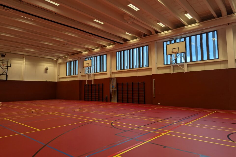 Hämarates toonides seinad neelavad valgust.