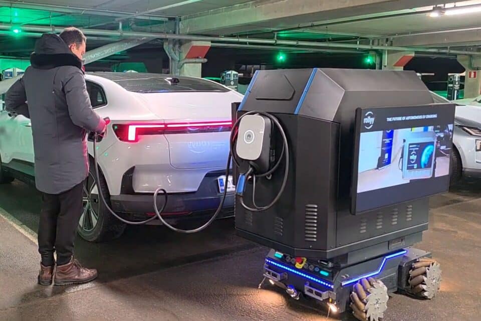 Autonoomne laadimisrobot Rolly.