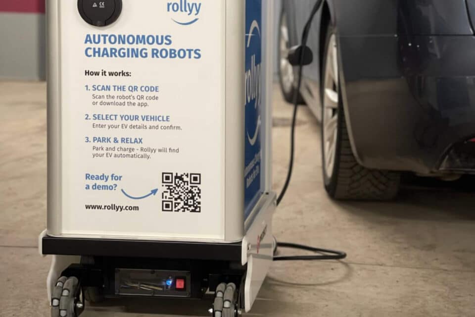 Rollyy ja Proboti koostöös valminud autonoomne elektriautode laadimisrobot, mis toob laadimise otse sõiduki parkimiskohale.