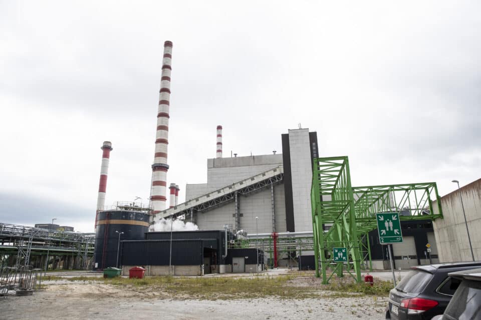 Auvere elektrijaama korstent tabas öösel Venemaa suunast tulnud droon. Jaama tööd see ei mõjutanud. Pilt on illustreeriv.