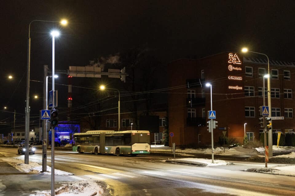 Tallinn viib tänavavalgustuse täielikult LEDile ja rajab targa valgustuse juhtimissüsteemi