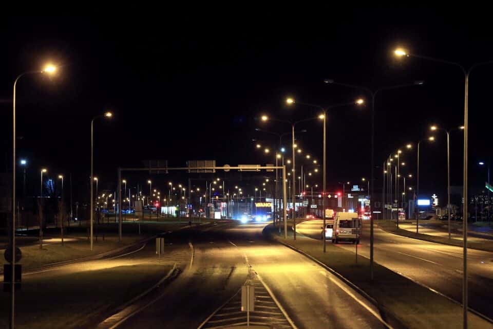 Tartu tänavavalgustus läheb tarkvaravea tõttu remonti. Pilt on illustreeriv.