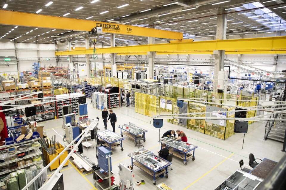 Tallinna külje all ABB tehnoloogialinnakus saab ise vaadata, kuidas moodne tootmine välja näeb. Sel aastal on Avatud tehaste Päeval põnev valik Eesti tootmisettevõtteid, mille külastamiseks saab nüüd registreeruda.