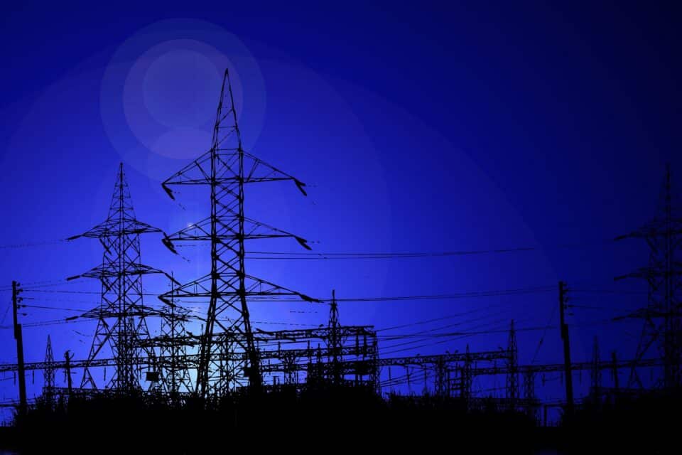 Elering hangib hajutatud taaskäivitamise võimekuse teenuse, et elektrisüsteem saaks ulatusliku katkestuse korral taastuda kiiremini ja mitmes piirkonnas korraga.