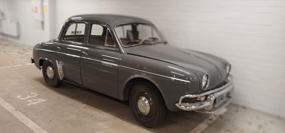 See tagasihoidliku kiiruse ja lühikese sõiduulatusega elektriauto ootab uut omanikku. Tegemist on tõelise haruldusega, mida maailmas saab kahe käe sõrmedel üles lugeda.