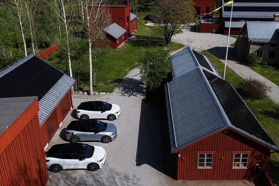 Rootsi elektrivõrk hakkab end katseliselt tasakaalustama võrku ühendatud elektriautode akudega.