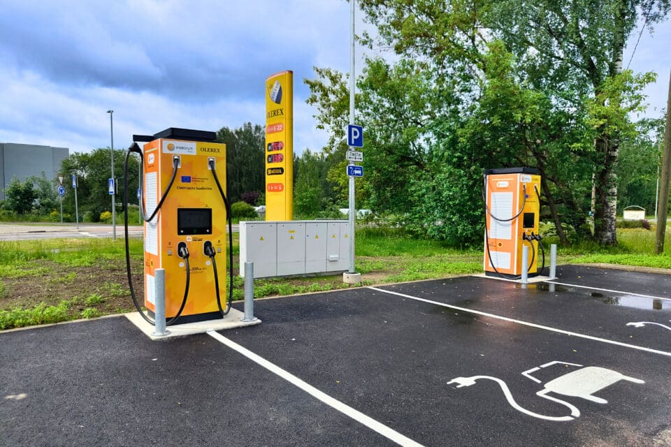 Elektrumi laadijad Olerexi jaamas.