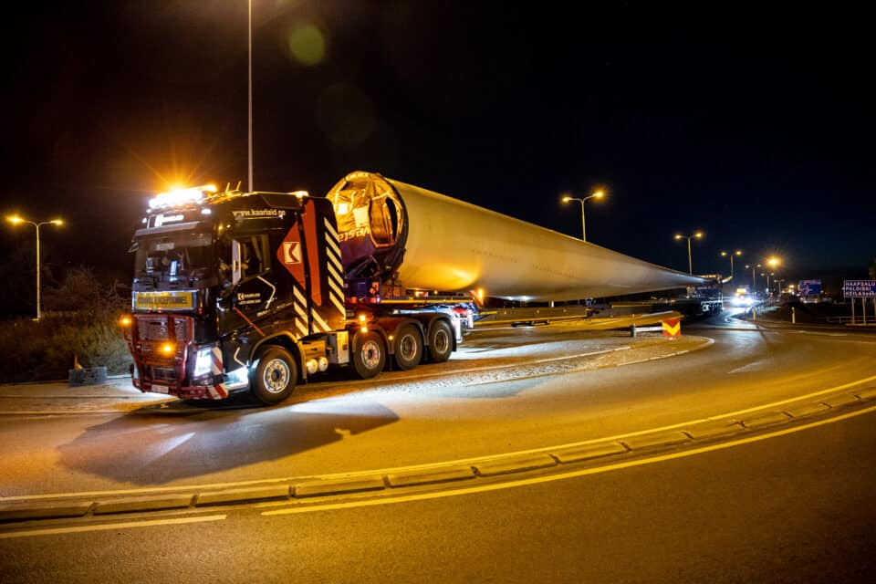 Suuri tuulikudetaile on varemgi veetud: neid nähti ka 2023. aastal, kuid Paldiski sadamast transporditi Pärnumaale Saardesse tuulikulabasid. Seekordsed aga on suurimad, mida siinsetel teedel nähtud.