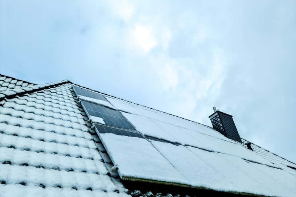 Päikesepaneelid talve keskel palju energiat ei andnud, kuid märtsis hakkas nende toodang hüppeliselt kasvama.