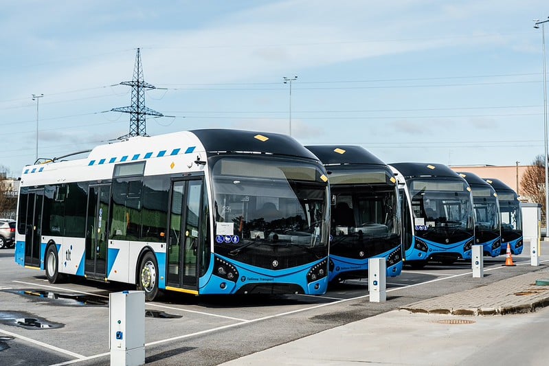 Tänavatele tulevad uued Škoda akutrollid, mis suudavad sõita ka ilma kontaktvõrguta.