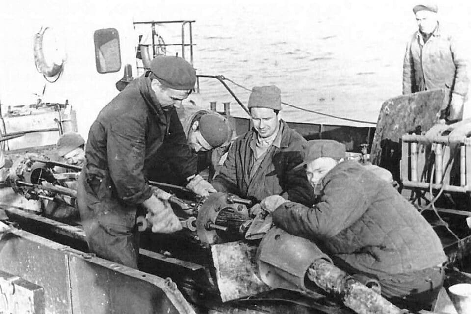 Merekaabli jätkumuhvi montaaž 1964. aastal, kui Muhu sai esimese püsiva elektriühenduse mandriga.