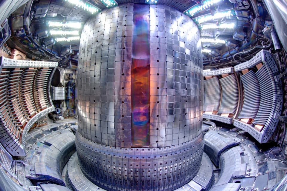 Alcator C-Mod Tokamak-tüüpi termotuumareaktor. Pilt on illustreeriv.