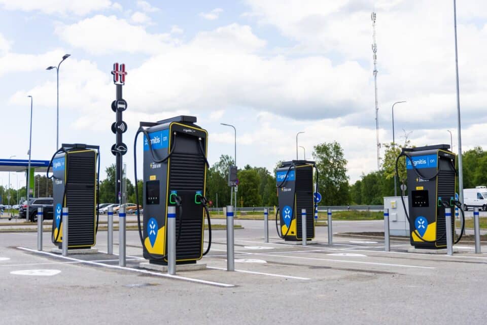Luige Keskuse Ignitis ON jaama võimsuse moodustavad kaheksa 200 kW ja kaks 400 kW HPC-laadijat.