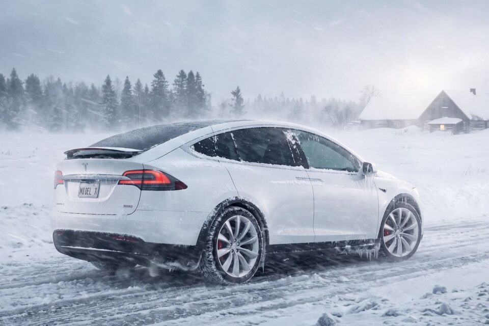 Karge talvine ilu paneb elektriauto energiavarud tõsiselt proovile ja esitab akutehnoloogiale halastamatu väljakutse. Samas ei saa liiklusohutuse huvides täiesti külma salongiga sõitma minna. Milline on kompromiss? Magistritöö püüab sellele lahenduse leida.