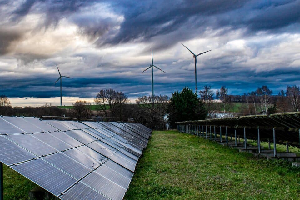 Kasvav akusalvestuse maht energiaparkides on Sunly hinnangul vähendanud keskpäevaste negatiivsete börsihindade esinemist Eesti elektriturul. Pilt on illustreeriv.