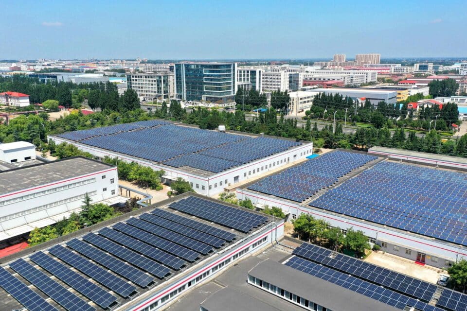 Päikesepaneelid Jimo tööstuspargis Qingdaos, Shandongi provintsis Hiinas. Suur buum hakkab päikeseenergia sektoris vaibuma.
