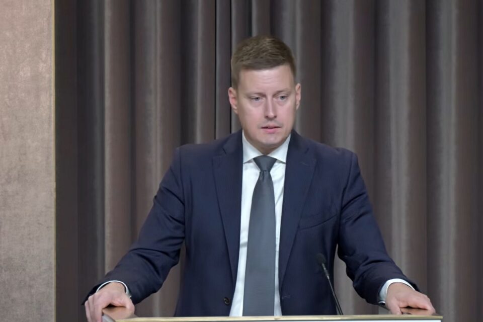 Minister Erkki Keldo 15. oktoobri valitsuse pressikonverentsil.